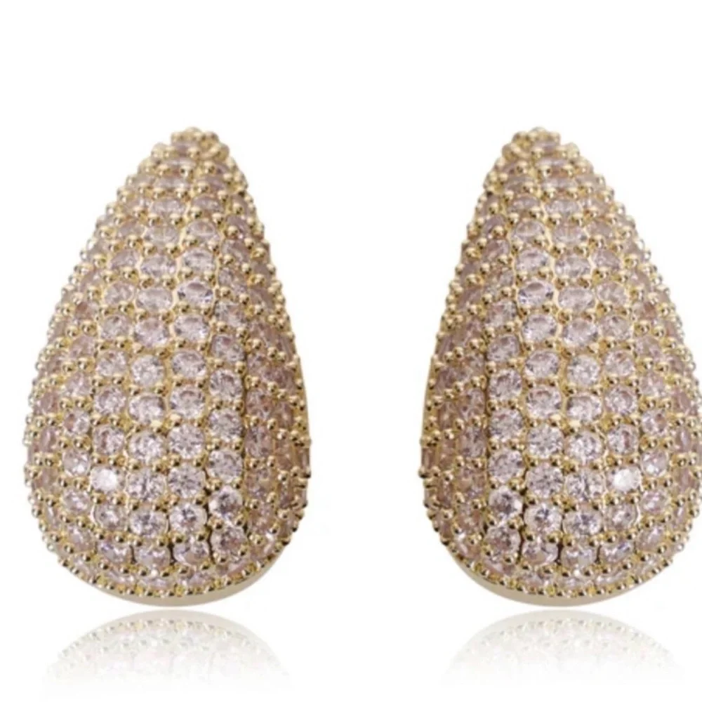 Jewels by Sunaina Narnia Studs Gold - Picture 2 of 3